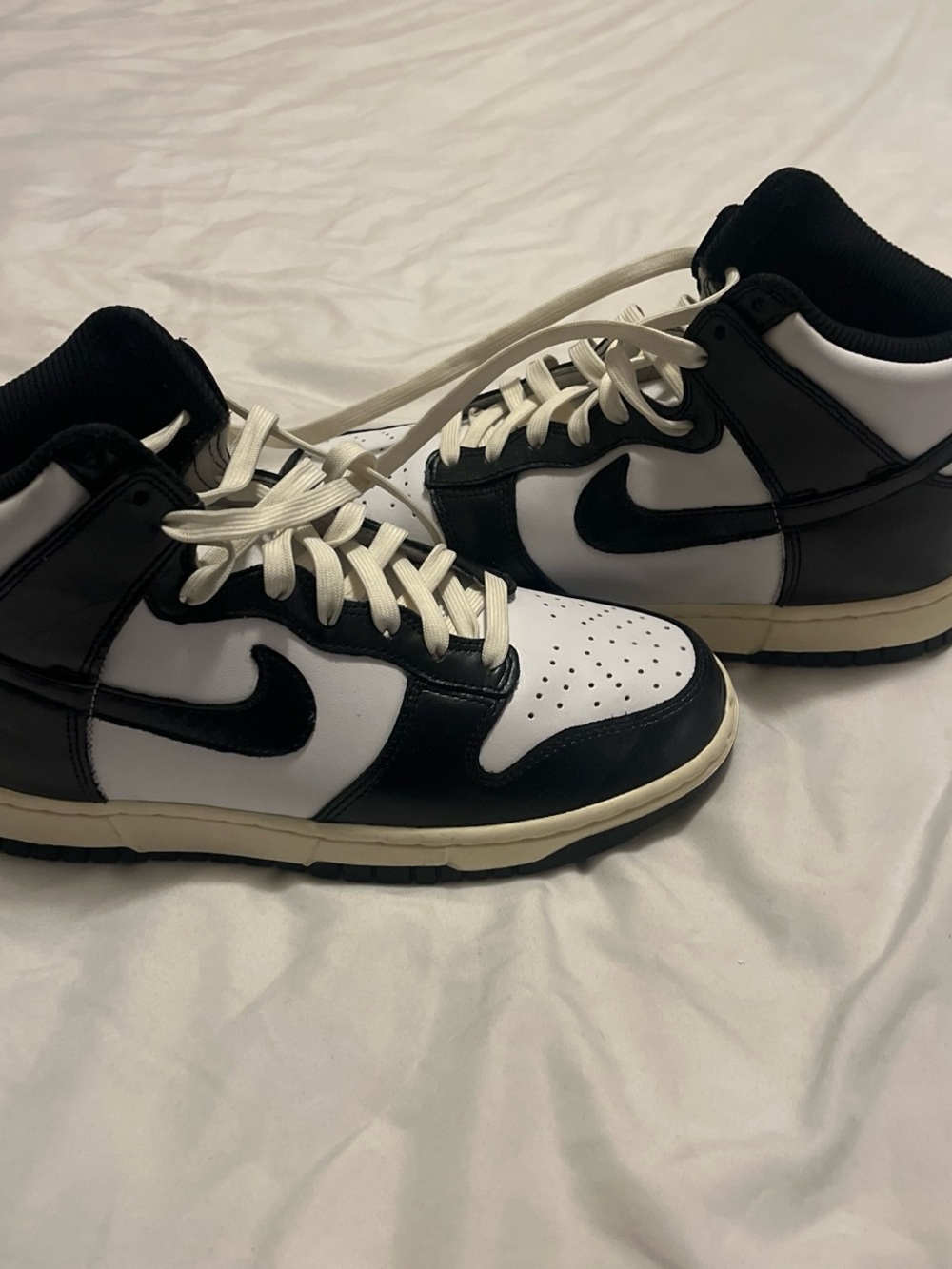 Nike Black and White womans Low-Top Sneakers
